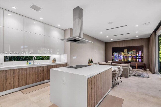 Building Photo - 285 W Mashta Dr