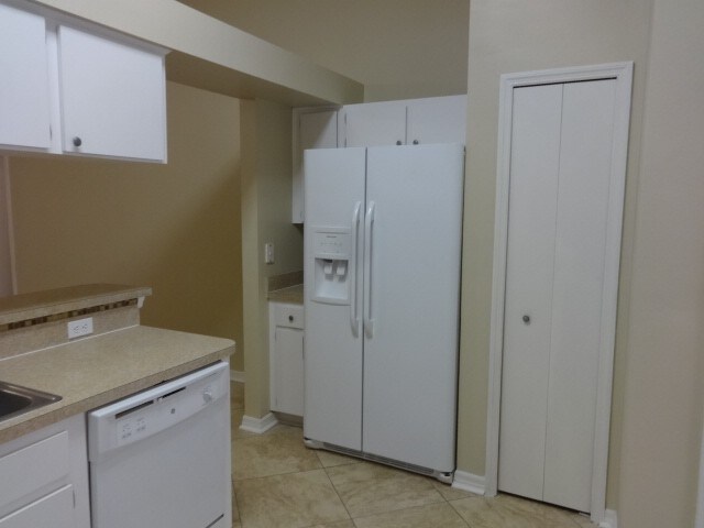 Building Photo - 215 Lookout Dr