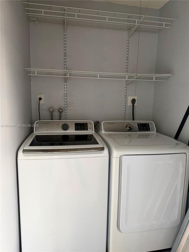 Building Photo - 9920 NW 68th Pl