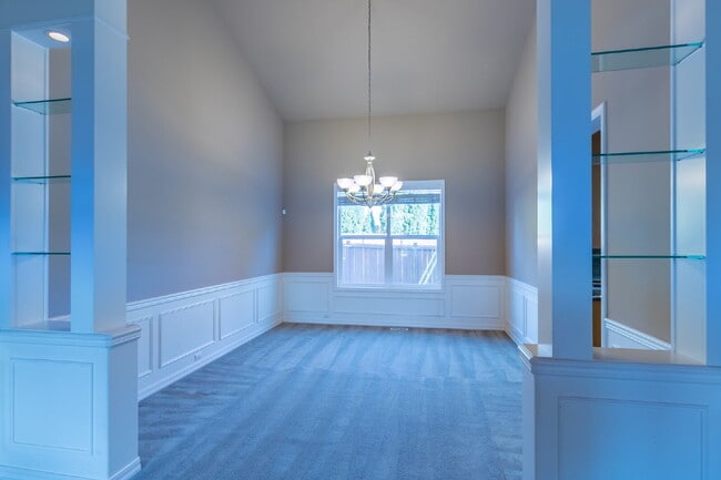 Building Photo - Spacious 4-Bedroom Haven in Kent with 2.5 Bathrooms and 2,570 Sq Ft of Comfort!