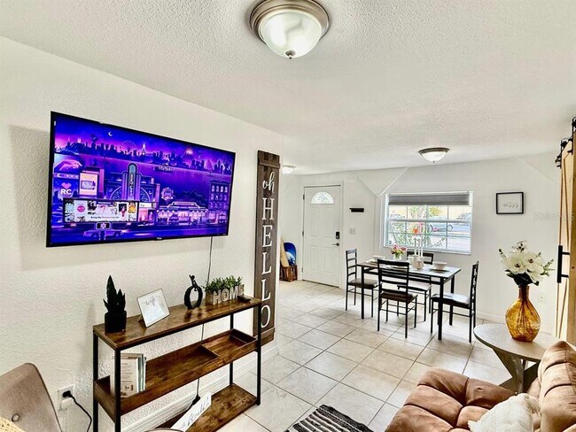 Building Photo - 2575 S Himes Ave