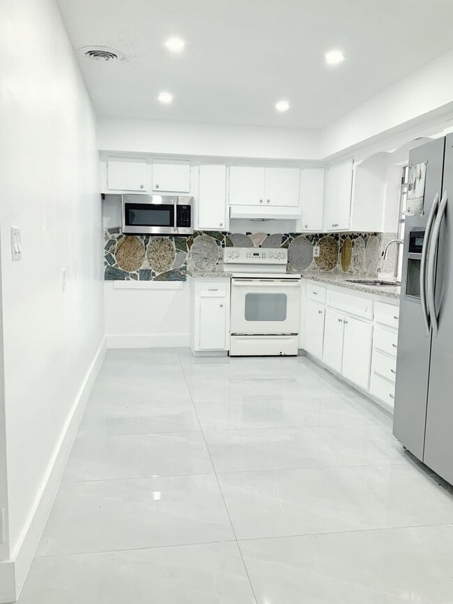 Building Photo - Charming 4-Bedroom, 3-Bath Home – Spacious...