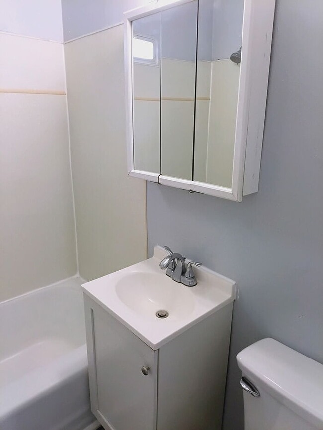 Building Photo - Fully Renovated 2 Bed | Fresh, Clean, Move-In Ready