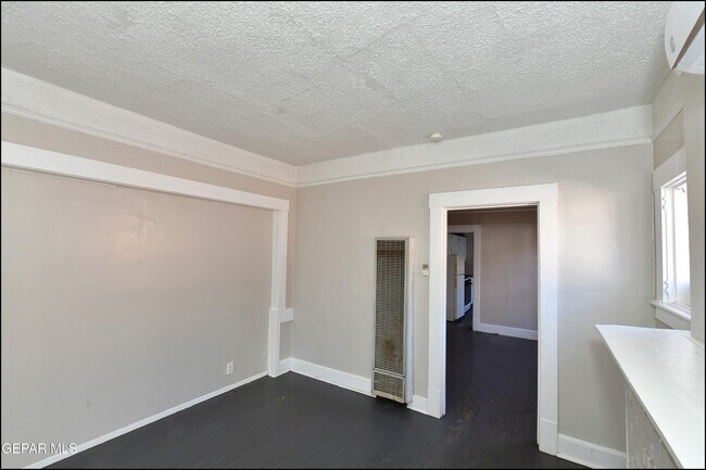 Building Photo - 3519 Douglas Ave