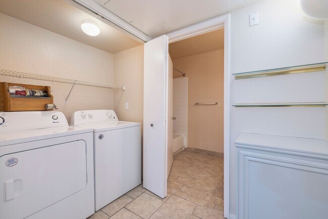 Building Photo - Gated First Floow Summerlin Condo - 2 Bedrooms 2 Bath