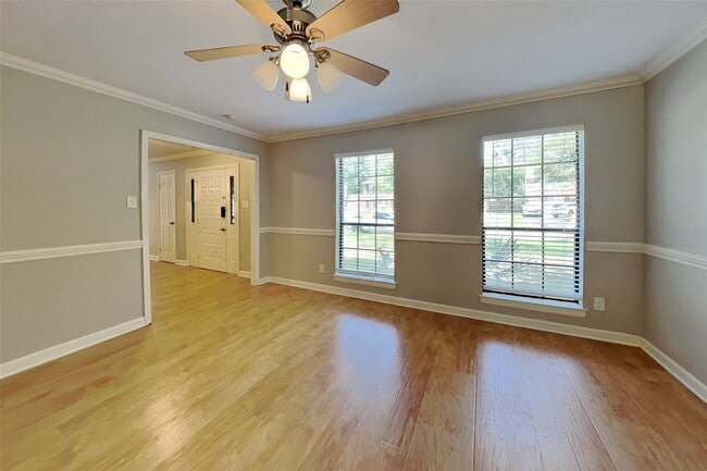 Building Photo - 3918 Forest Village Dr