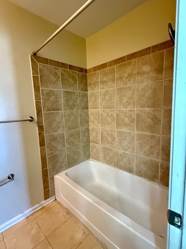 Building Photo - 2BD/2BA Condo in Greenbrier Neighborhood of Chesapeake - Backs up to Golf Course, Walking Trails!