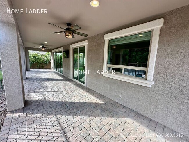 Building Photo - 3133 N Loma Vista