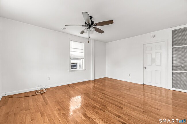 Building Photo - 1504 Iranistan Ave