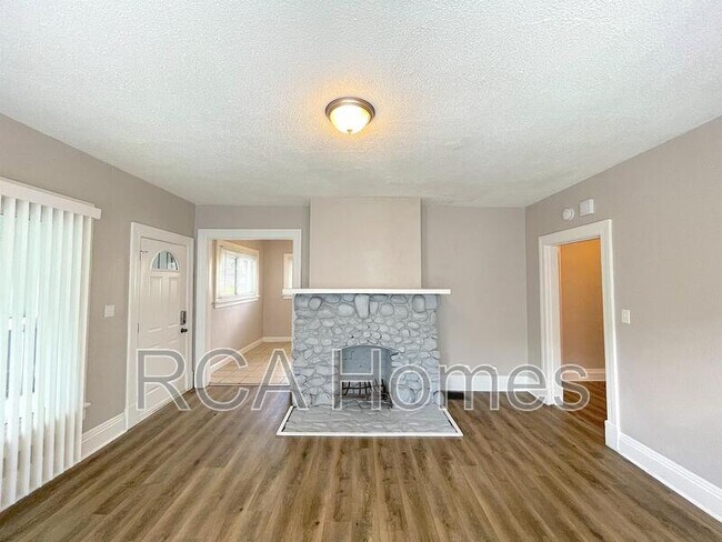 Building Photo - 433 N Bradley Ave