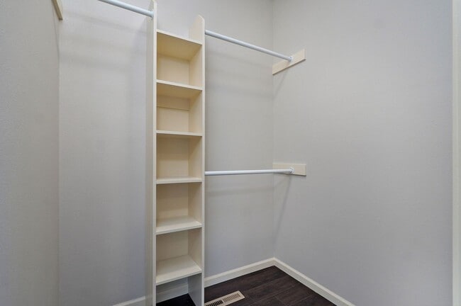 Building Photo - 509 E Madison St