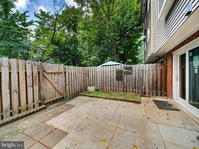 Building Photo - 15057 Cherrydale Dr