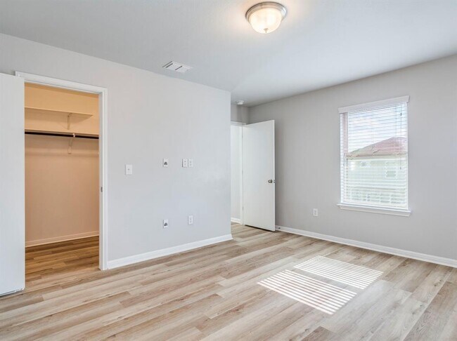 Building Photo - 424 Wapiti Rd