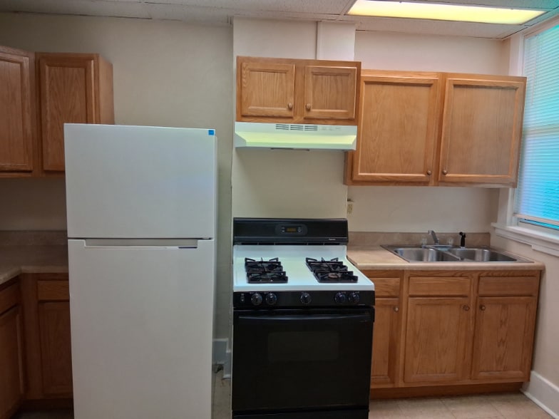 Building Photo - 433 Maplewood Ave