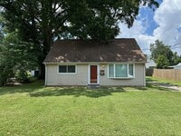 Building Photo - House for rent: Four bedroom,One bath, sto...