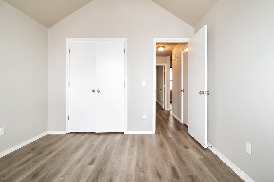 Building Photo - 2004 NE 32nd St