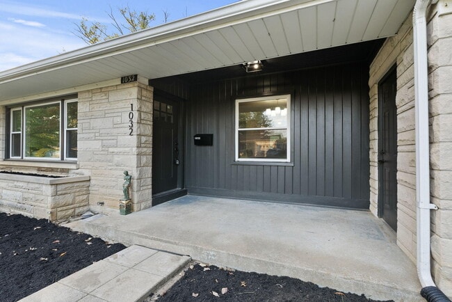 Building Photo - 1032 Algonquin Trail