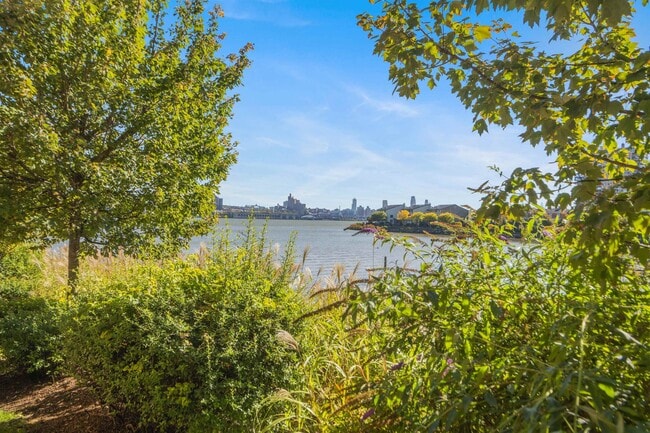 Building Photo - 17 Moorings Ln