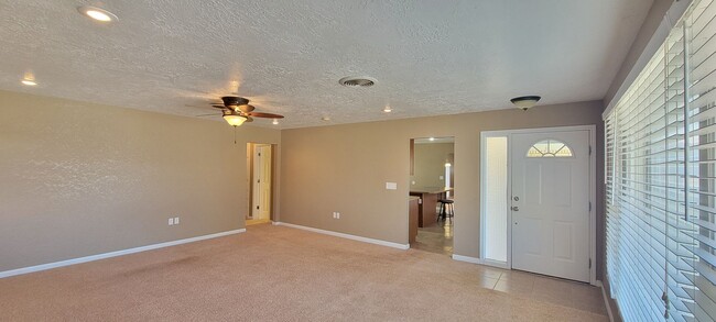 Building Photo - LARGE HOME WITH MANY UPDATES