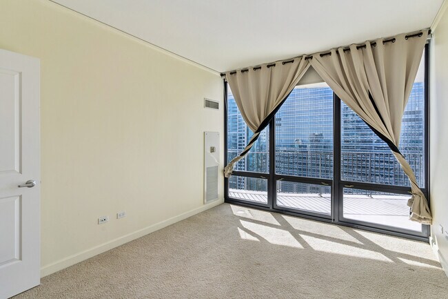 Building Photo - 225 N Columbus Dr