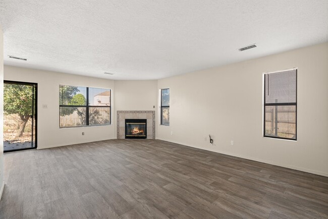 Building Photo - 4952 Butte Pl NW