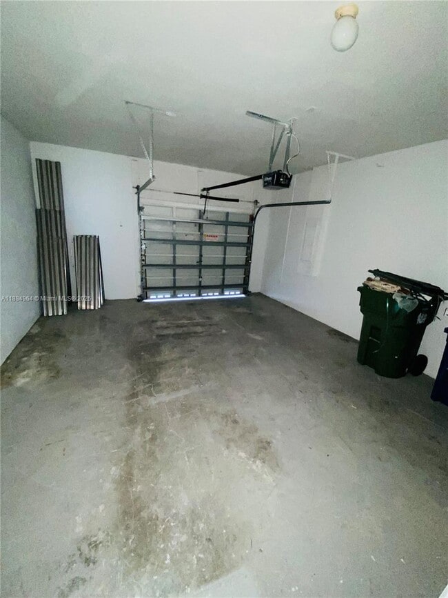 Building Photo - 2433 Pasadena Way