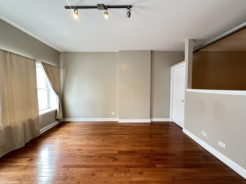 Building Photo - 674 N Orleans St