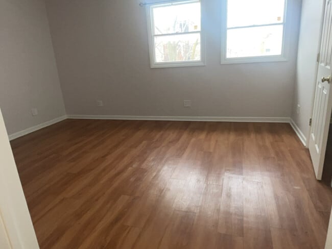 Building Photo - 3611 N Sacramento Ave