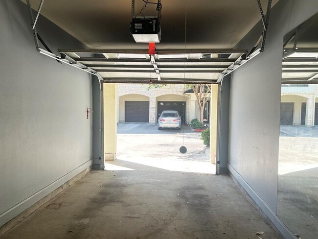 Building Photo - DEAL!! Get $500 off your move-in costs! Valid for new leases with a start date on or before Decem...