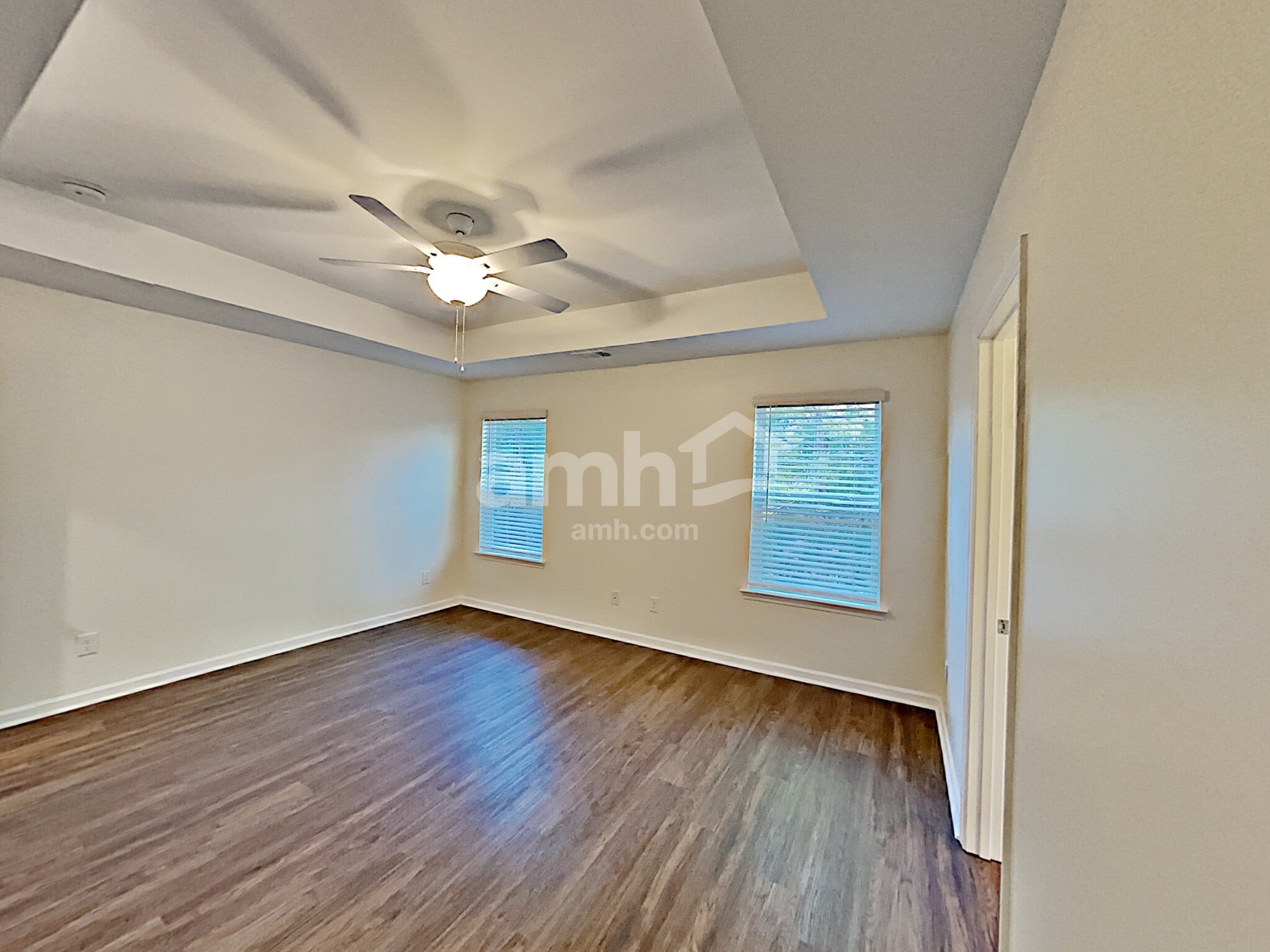 Building Photo - 561 Camp dr