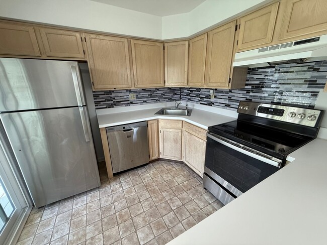 Building Photo - 3 Bed / 2 Bath Warrington Townhome