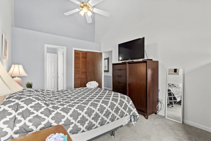 Building Photo - 1920 Bent Grass Dr