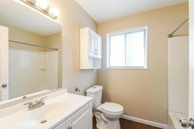 Building Photo - 745 Northmoor Dr