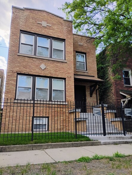 Primary Photo - 7256 S Cornell Ave