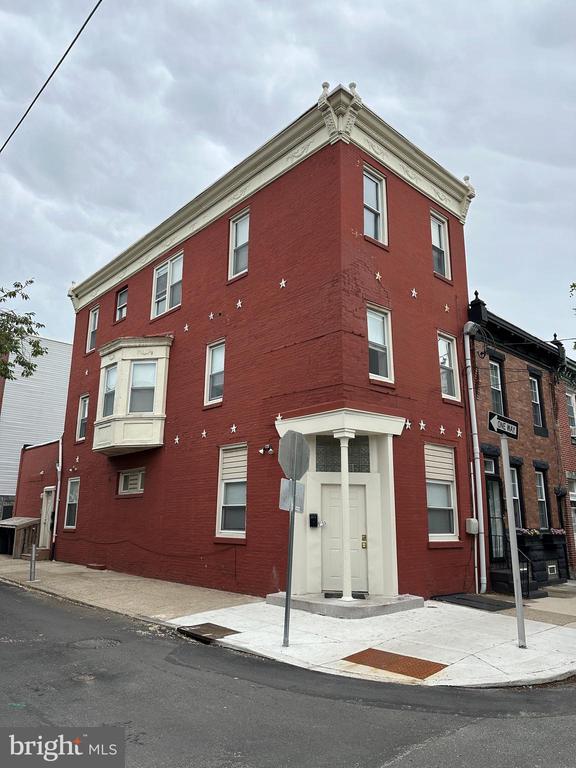 Building Photo - 2621 E Thompson St