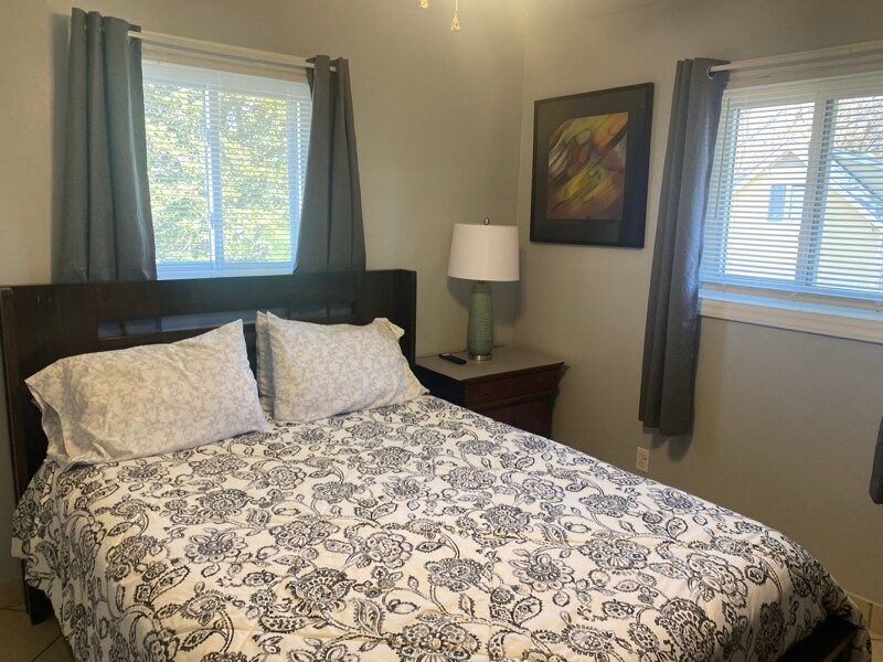 Building Photo - 810 Clarendon St