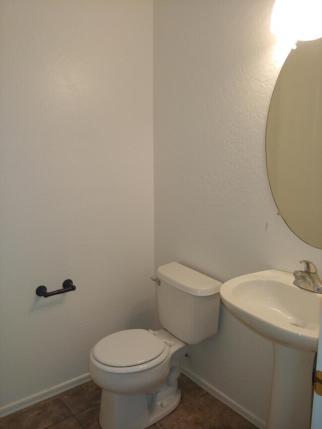 Building Photo - 1922 N 106th Ln