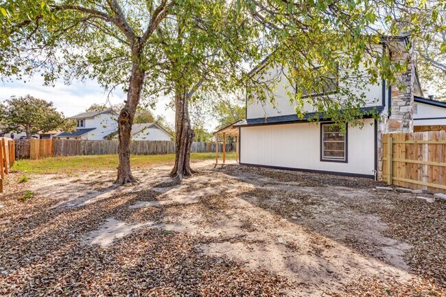 Building Photo - 12901 Lamplight Village Ave