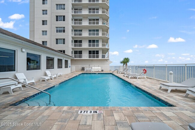 Building Photo - 1465 S Harbor City Blvd