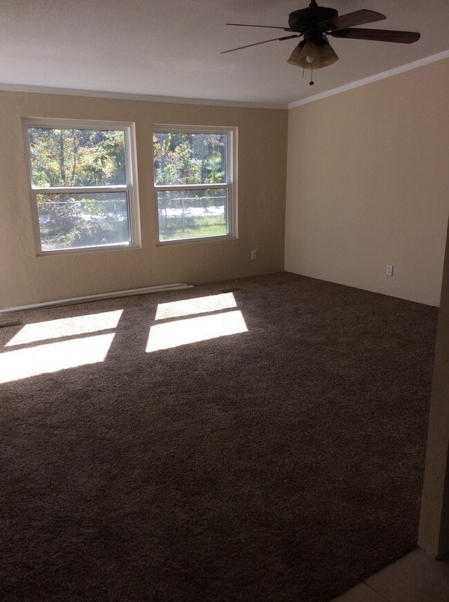 Building Photo - Large 4 Bedroom 2 bath DWMH