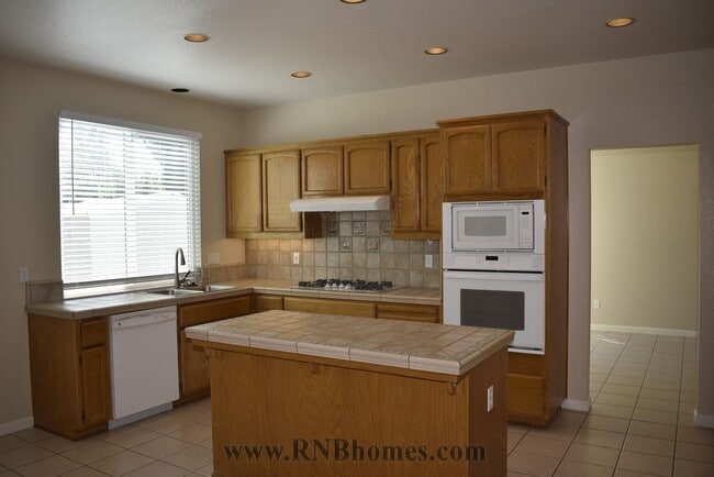 Building Photo - 2400 Carr Ct