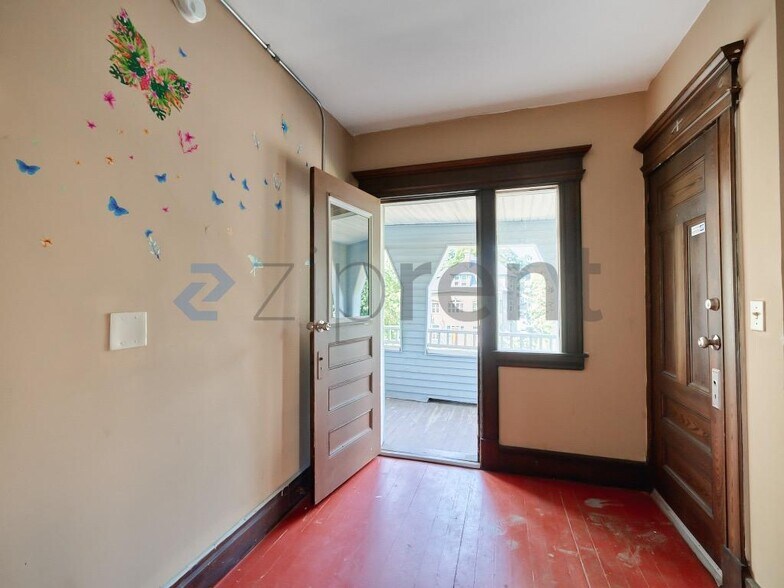 Building Photo - Unit 2