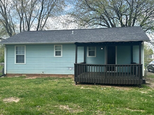 Building Photo - 1/2 off first months rent