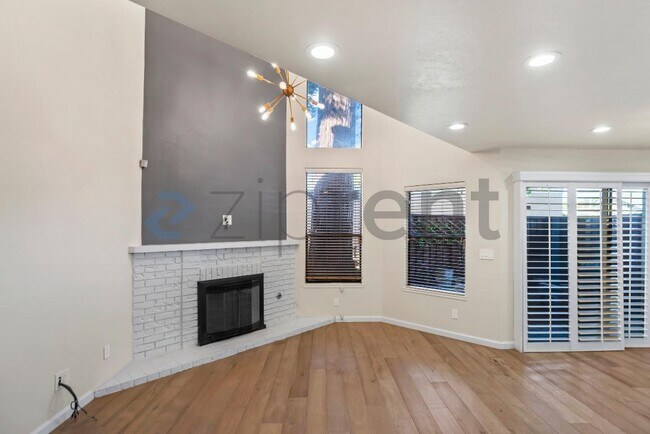 Building Photo - Unit 11