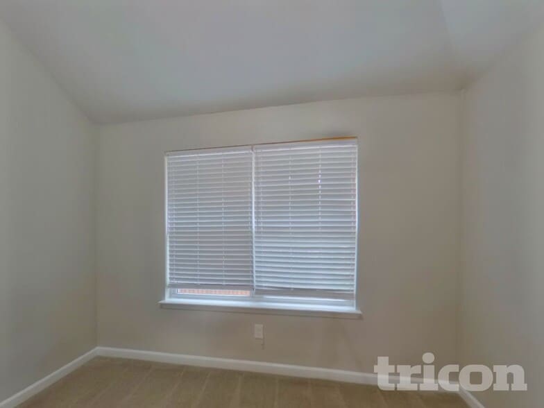 Building Photo - 4270 Sir Dixon Dr