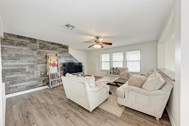 Building Photo - 103 Salerno Dr