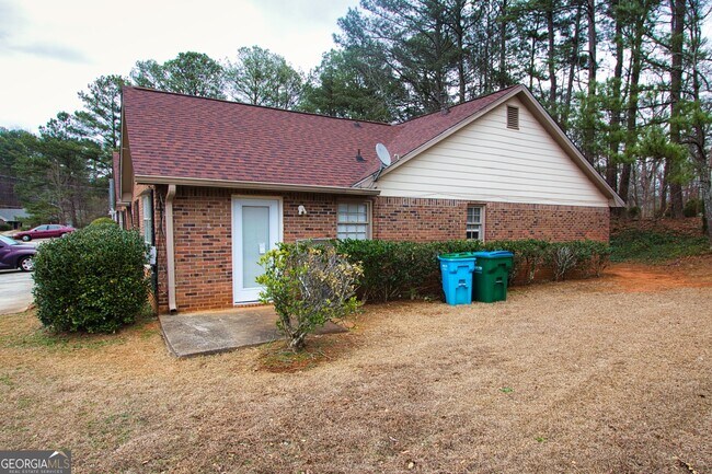 Building Photo - 3252 Inez Dr