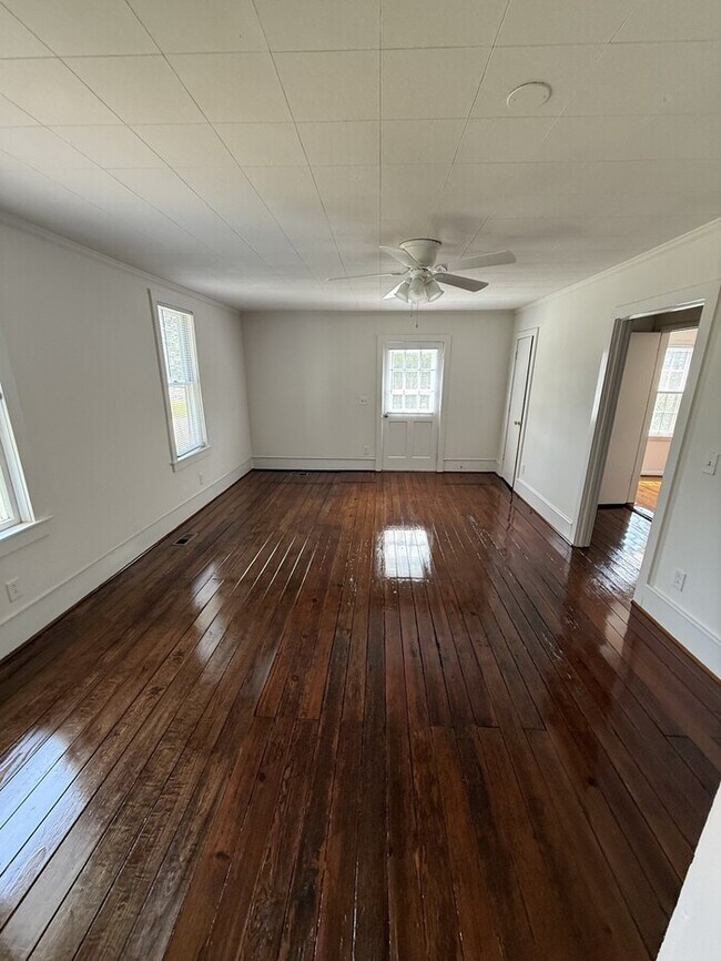 Building Photo - 3 bd 2 ba House