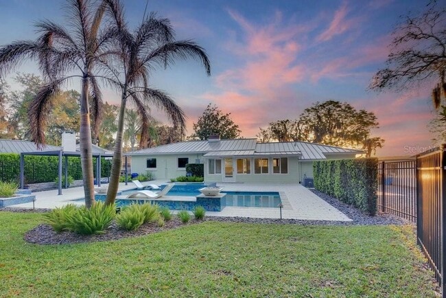 Building Photo - 812 East Blvd