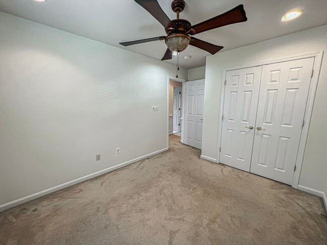 Building Photo - Huge 3 Bedroom 2.5 Bathroom Brick Townhome...